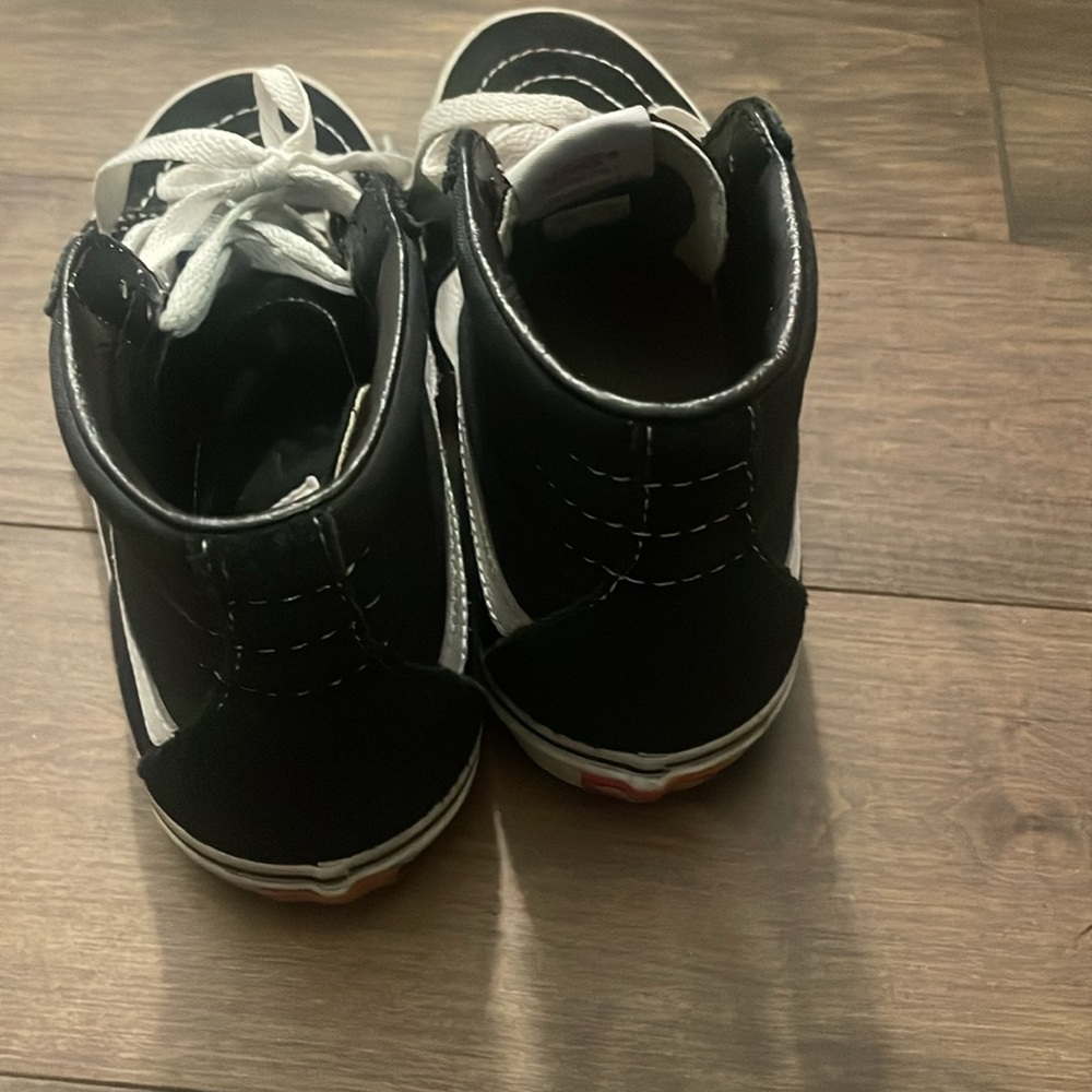 Vans - Picture 3 of 4